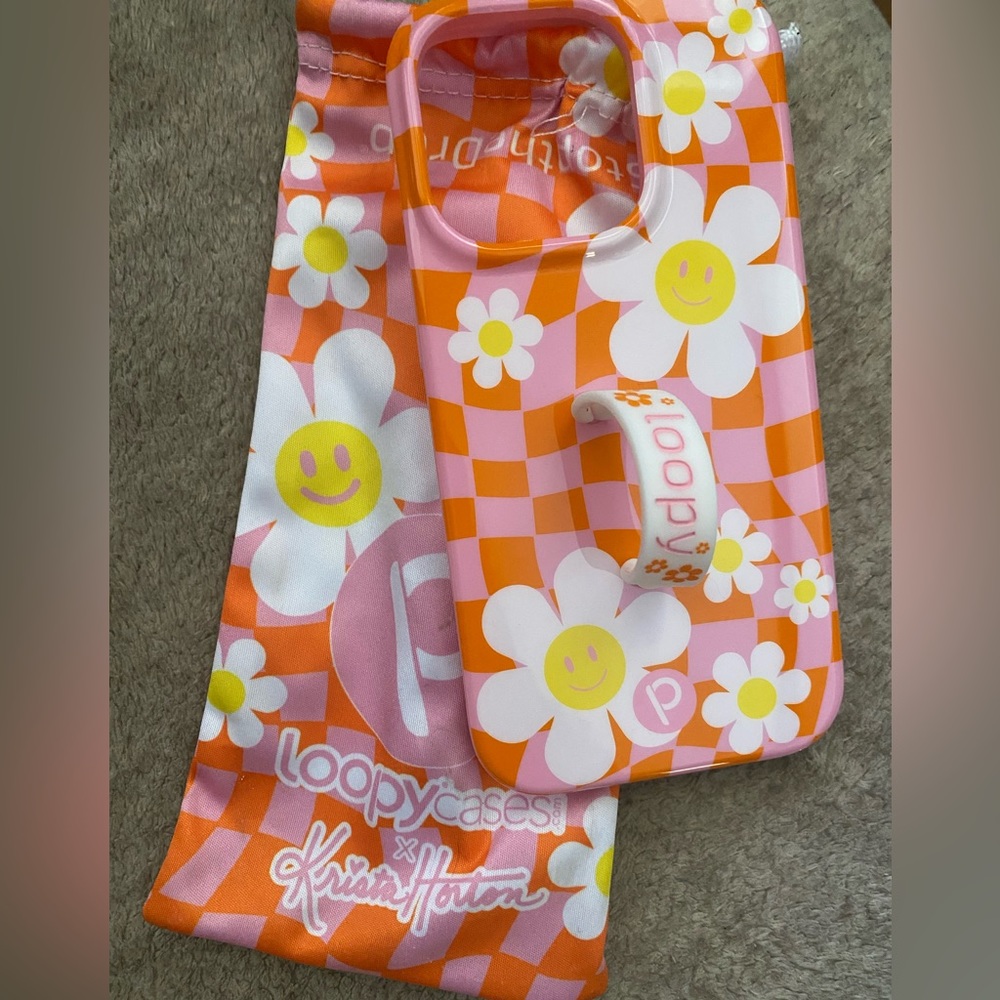 Loopy iPhone 14
Daisy Dreamin' x Krista Horton/ Righty